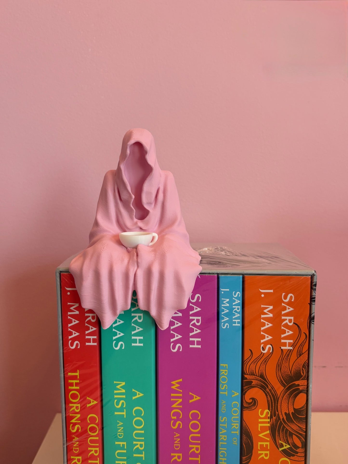 Suriel with Teacup (Light Pink)
