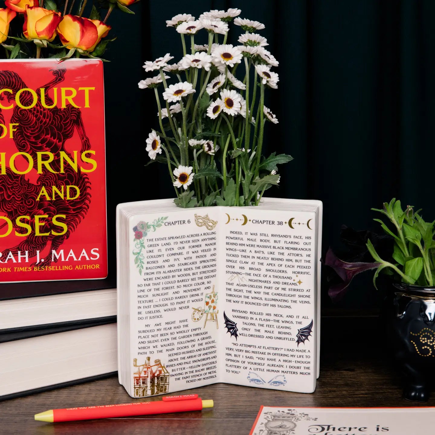 ACOTAR - A Court of Thorns and Roses Open Book Vase (Officially Licensed)