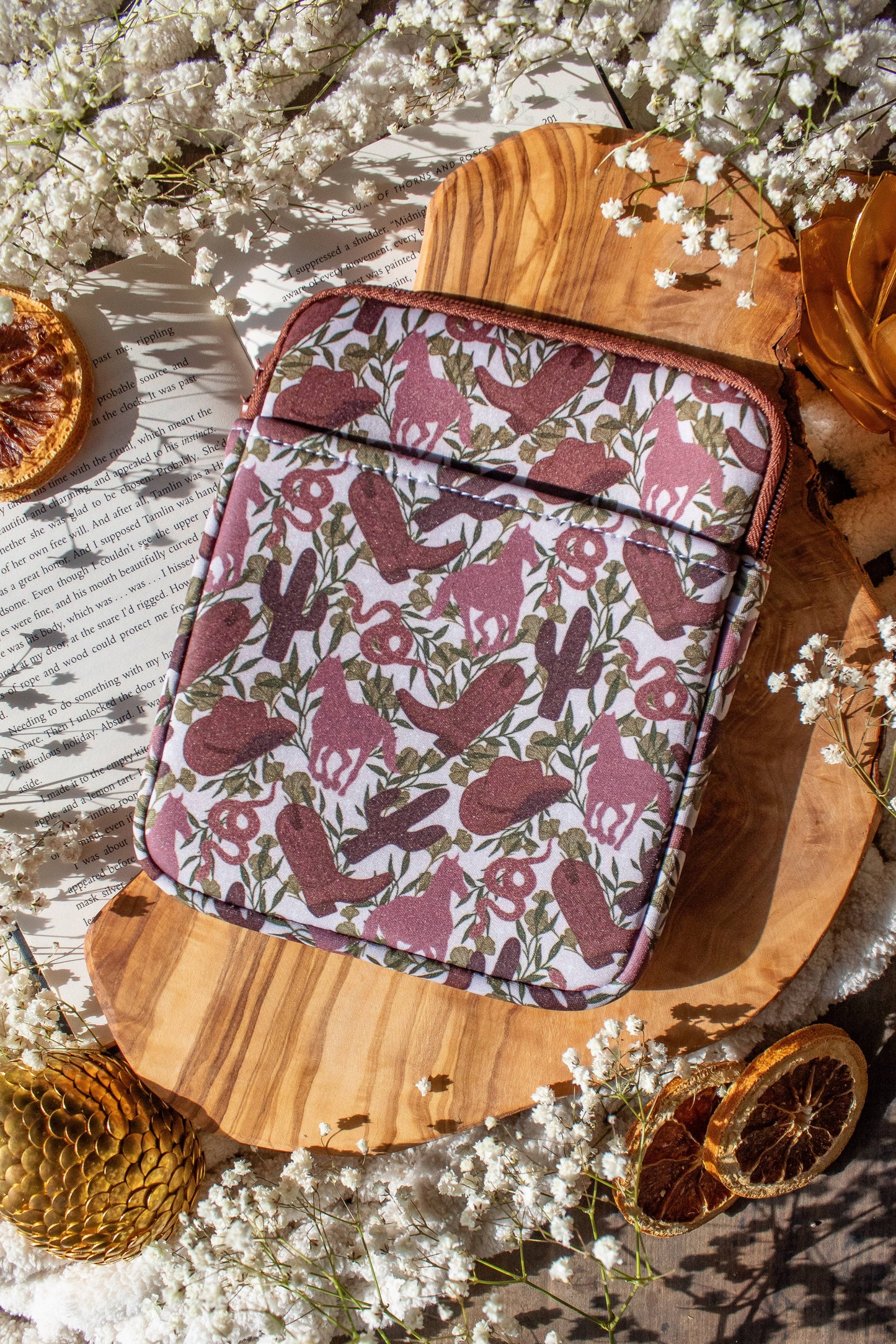 Cowboy Romance - Neoprene (E-Reader/Book/Tablet Sleeve)