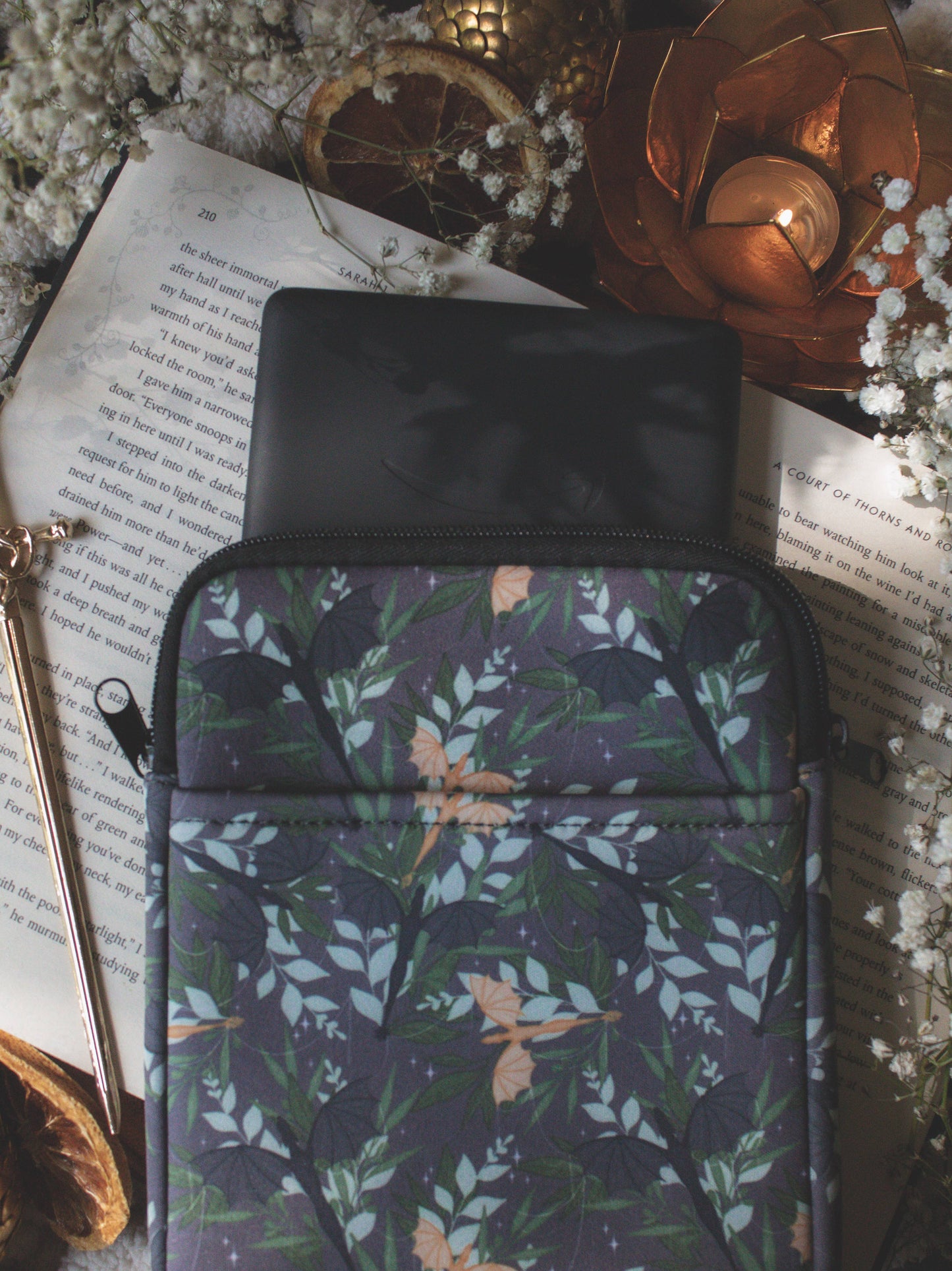Fourth Wing Dragons - Neoprene (E-Reader/Book/Tablet Sleeve)