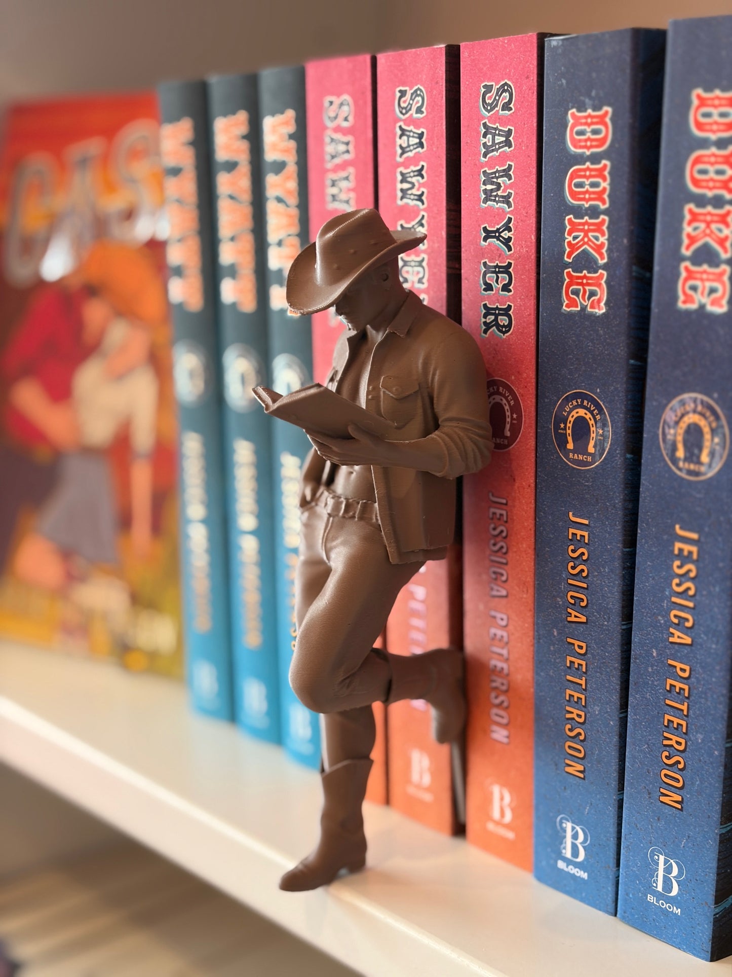 Bookshelf Leaner