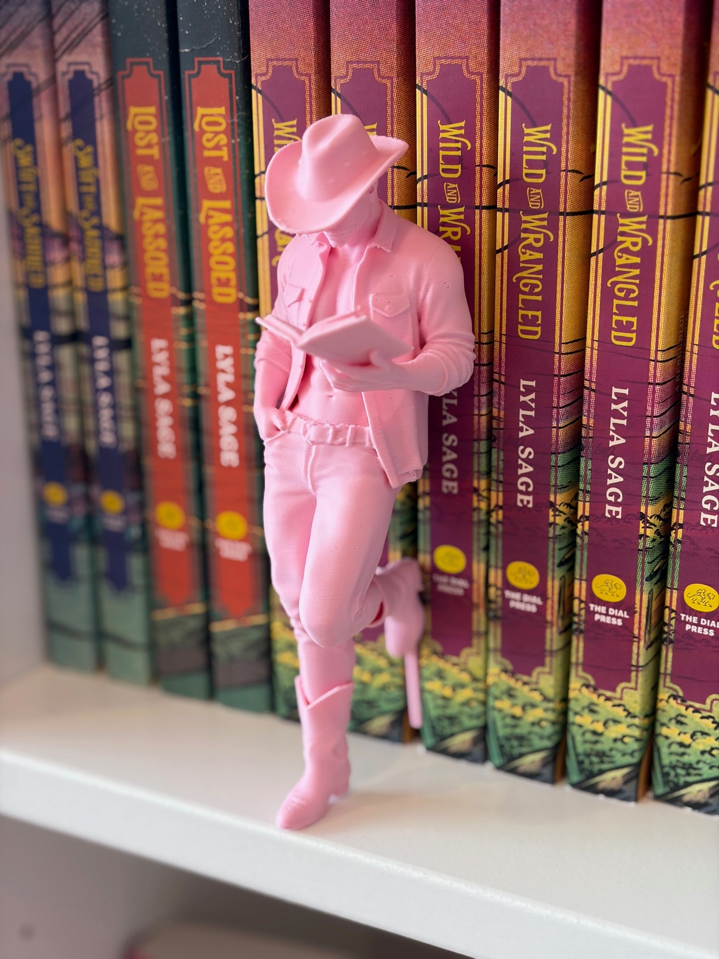 Bookshelf Leaner