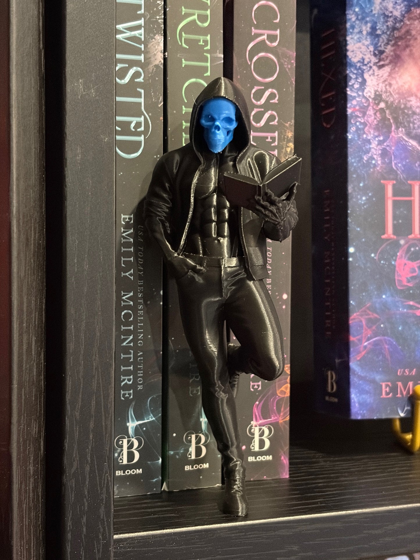Bookshelf Leaner